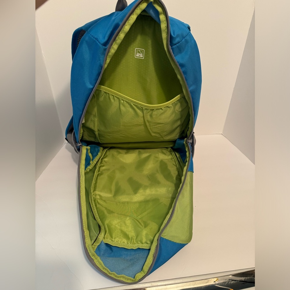 Speck Universal Laptop Backpack Adjustable Padded… - image 2